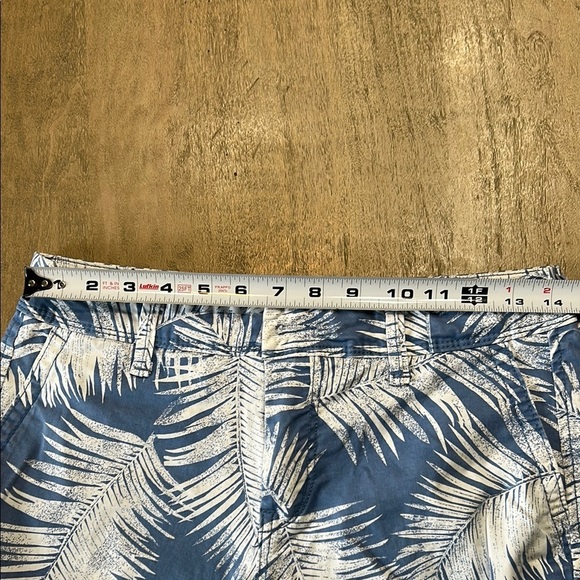Aeropostale Blue and White Palm Print Men's Shorts - Picture 4 of 6